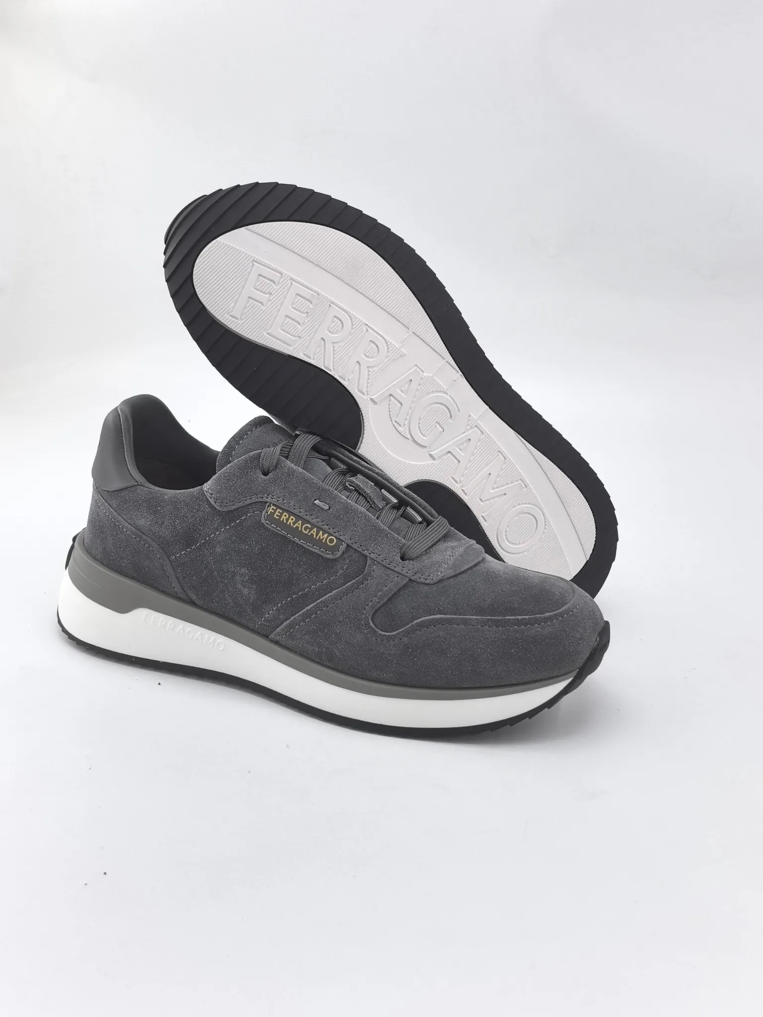 [Ferragam] Top P: 780💰 ▪️Size: 39-44 (38.45 custom-made) FERRAGAMO Ferragam 🔍Top purchasing agent 🇮🇹 Ferragam Street-charming casual shoe series, the counter sells the original configuration simultaneously, Italian imported cowhide fabric, high-quality splicing technology, imported water-dyed cow lining , soles: original foam outsole specially provided by the original factory, original factory follow-up goods, 🔍 high quality, can be entered and exited the counter at will, welcome to compare and synchronize with the counter.